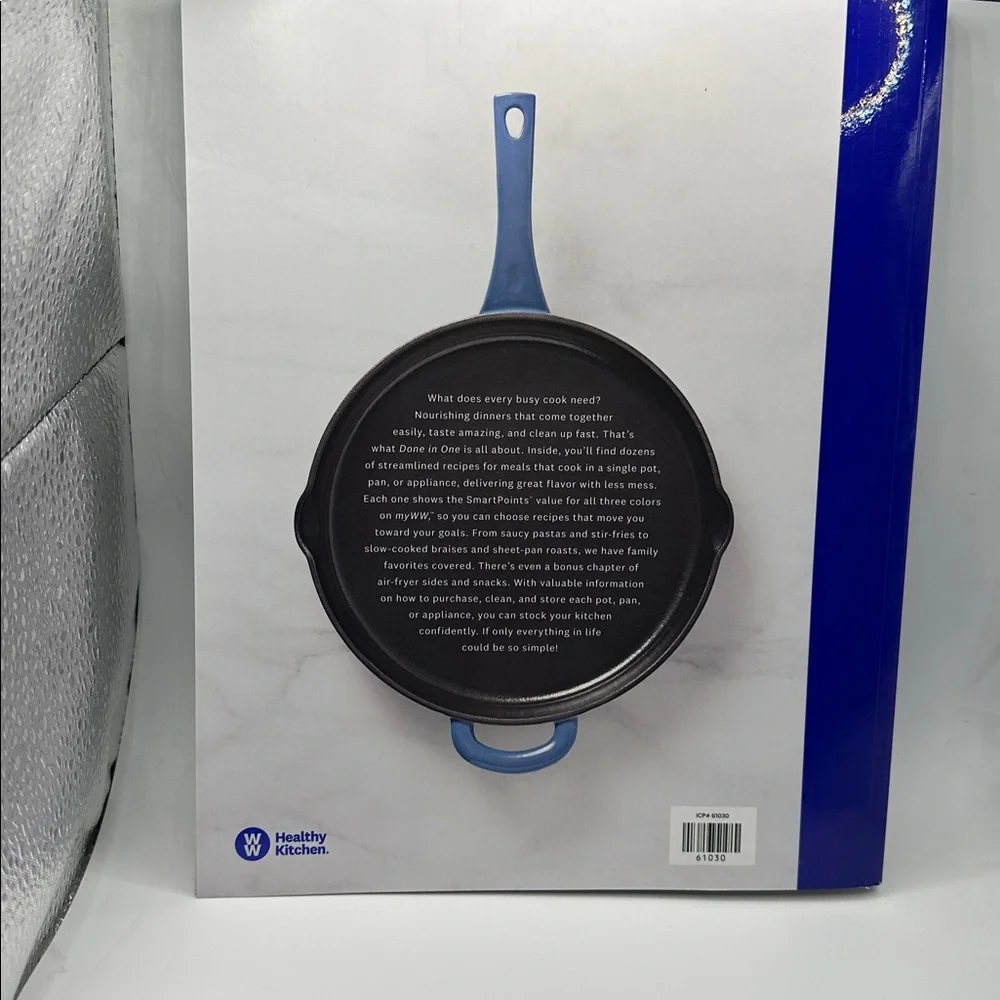 Weight Watchers Healthy Kitchen Done in One Cookbook Copyright 2020 Pre-owned